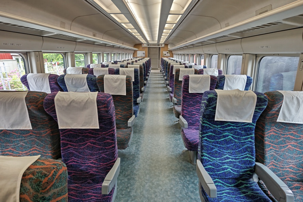 E2系車内