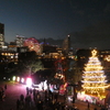 ポケモンクリスマスツリーと横浜の夜景