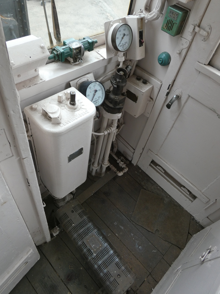デハ104号運転台(中央前橋寄り)