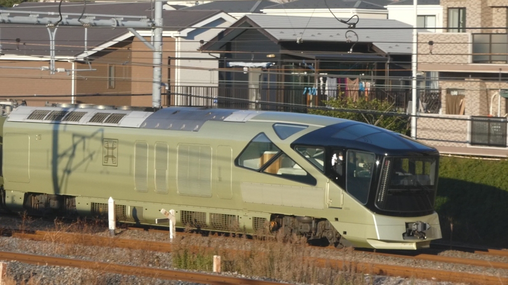 「TRAIN SUITE 四季島」 鉄道博物館前を通過！(7)