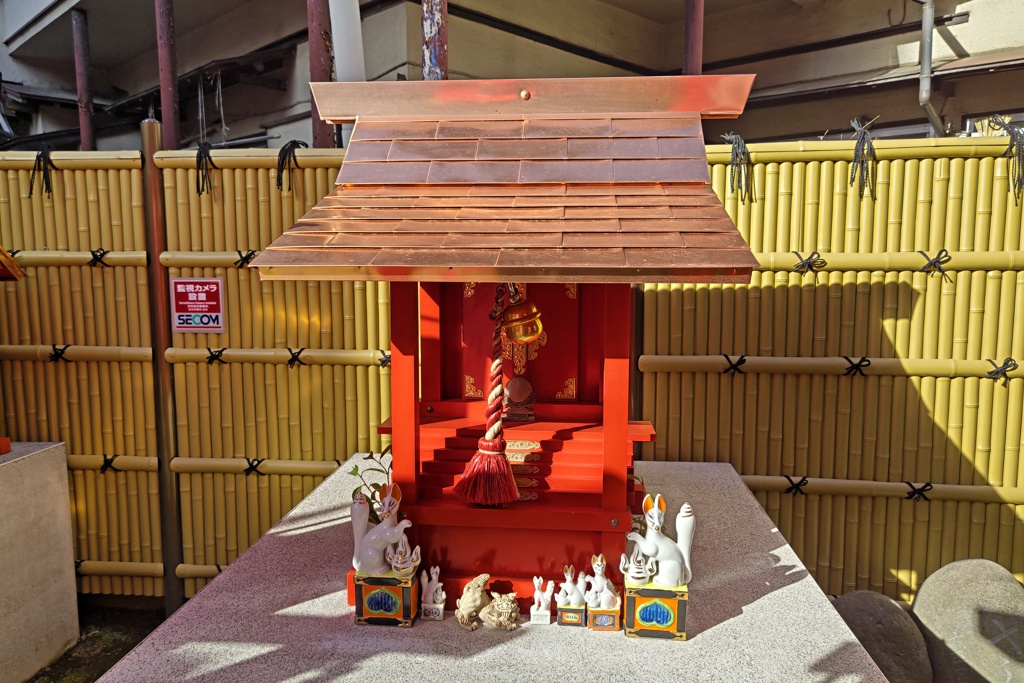 朱塗りのお稲荷さん