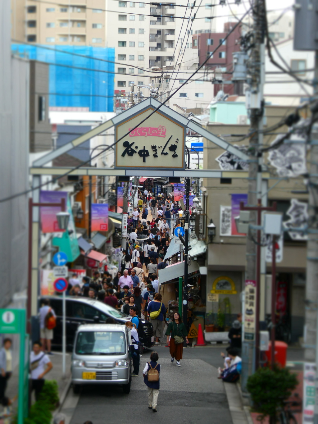 夕焼けだんだんから眺めた谷中銀座