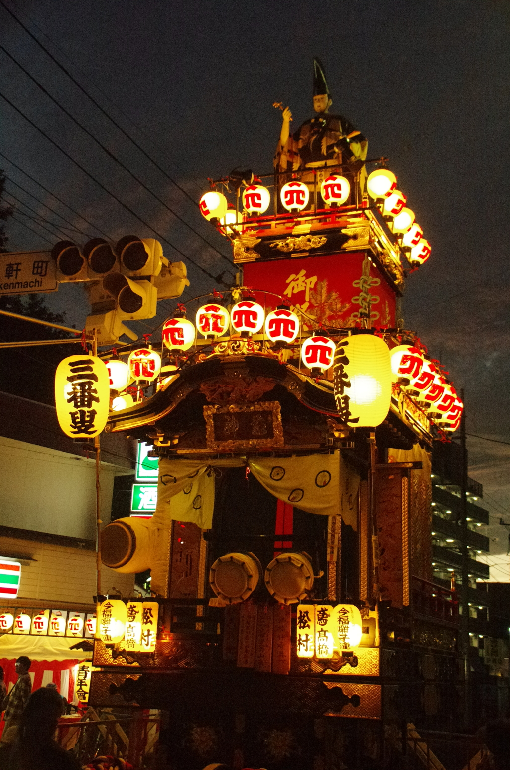 電球色がよく似合う・・・(１)