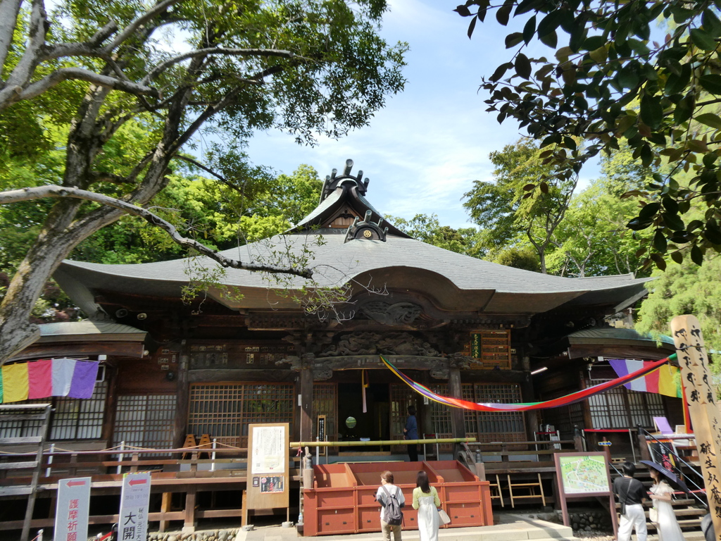 新緑の深大寺元三大師堂