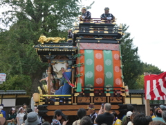 養寿院門前を通る