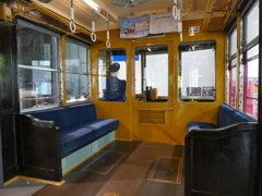デハ230形運転席付近の座席(１)