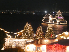 クリスマスマーケットの夜景+1