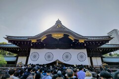 神々しき社