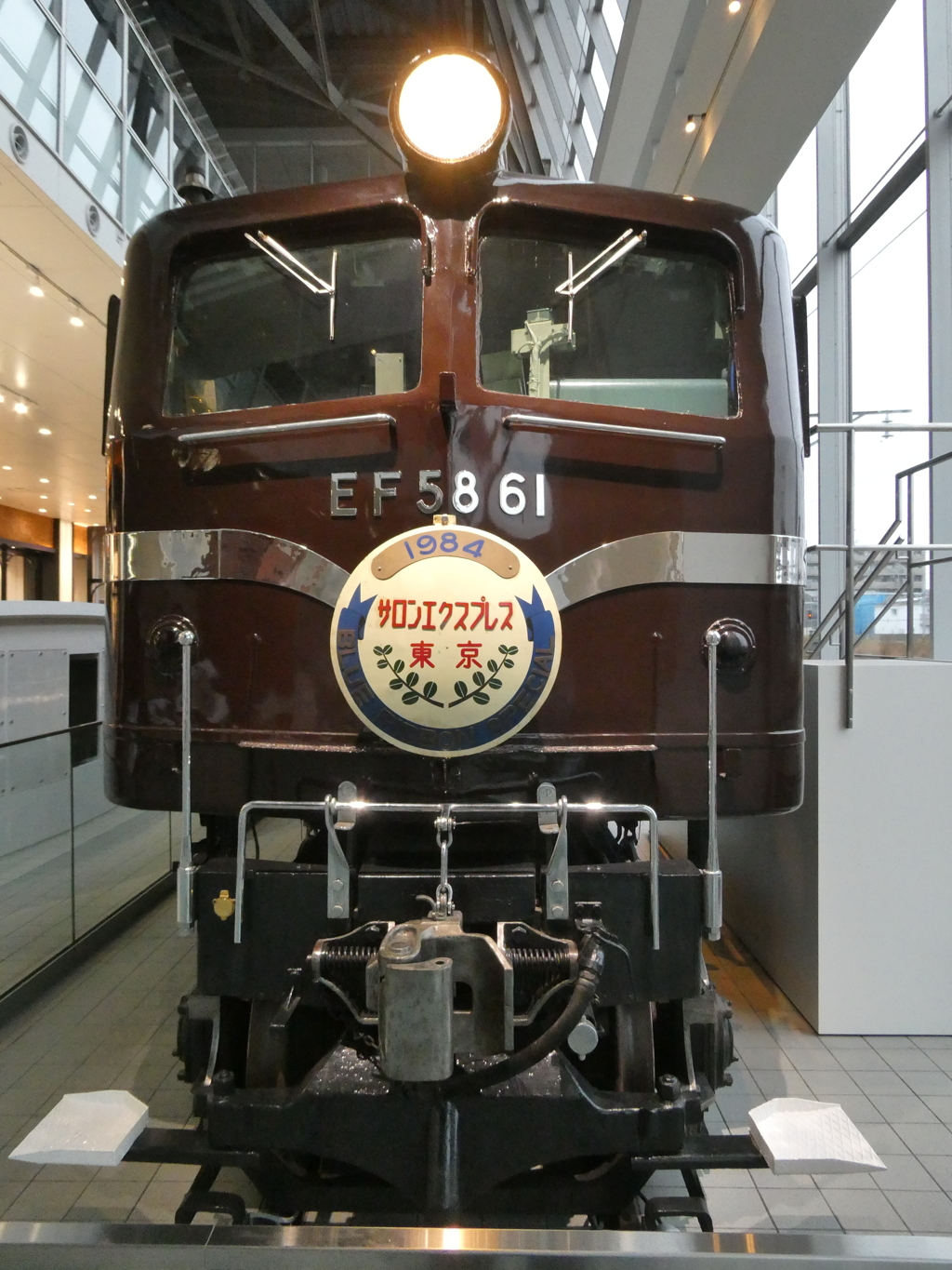 EF58-61 サロンエクスプレス東京ヘッドマーク付き