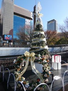 多摩センター駅前のクリスマスツリー(1)