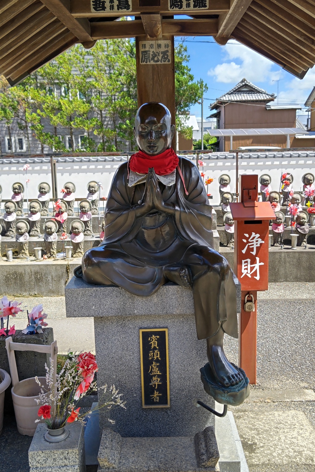 半跏の賓頭盧尊者