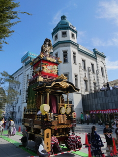 翁の山車とコエドテラス(縦)