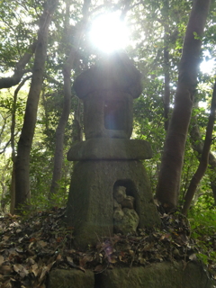 神々しい灯篭
