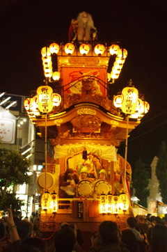 黄金色に輝く山車