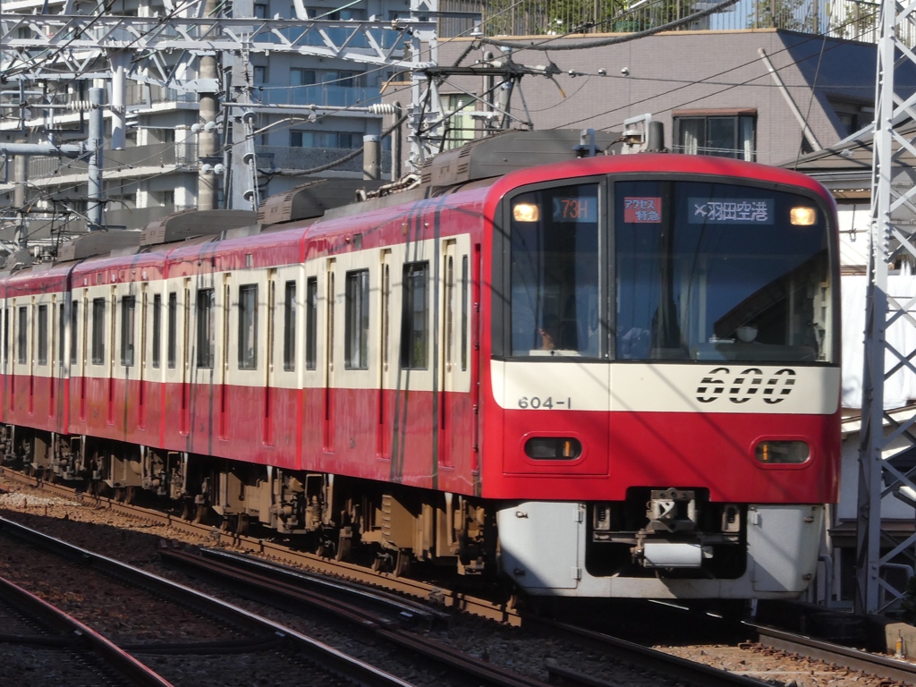 京成押上線を走る京急600系