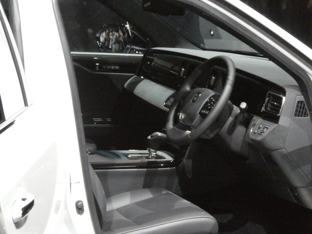 センチュリーの運転席