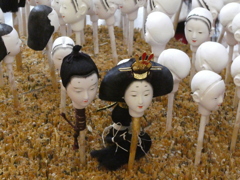 ひな人形の頭製作中