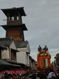 時の鐘と大手町の山車