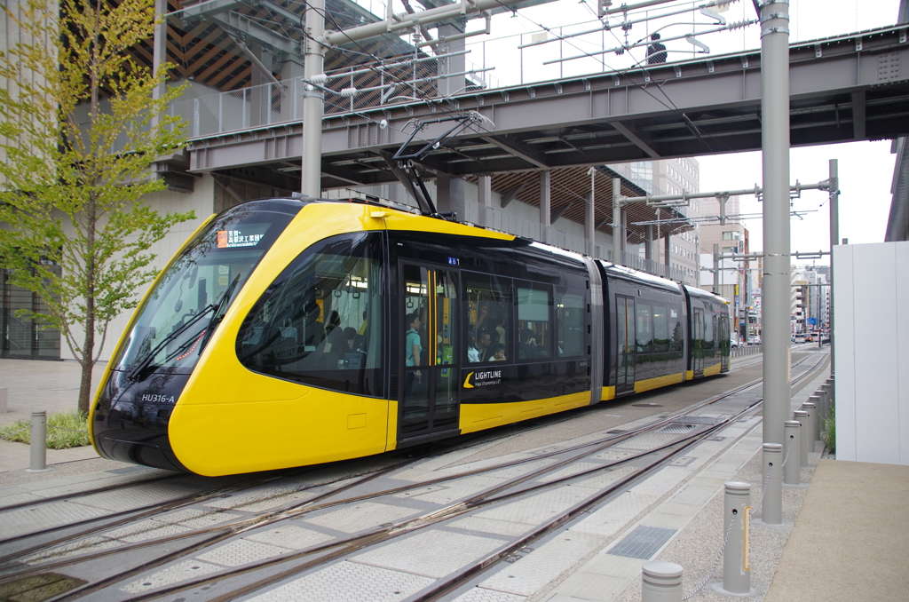 ガードを抜けて街へ・・・