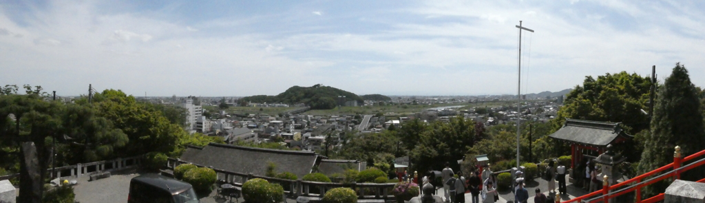 織姫神社から渡良瀬橋を望む