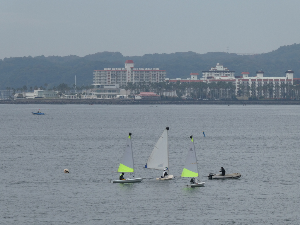 葉山の海で釣り中