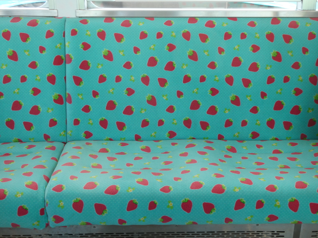 イチゴ柄のシート地（ミントグリーン）