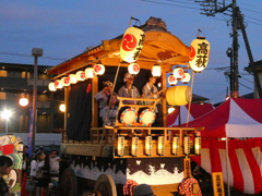 再び祭り会場へ