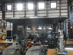 ヨ5000型整備中(カラー)