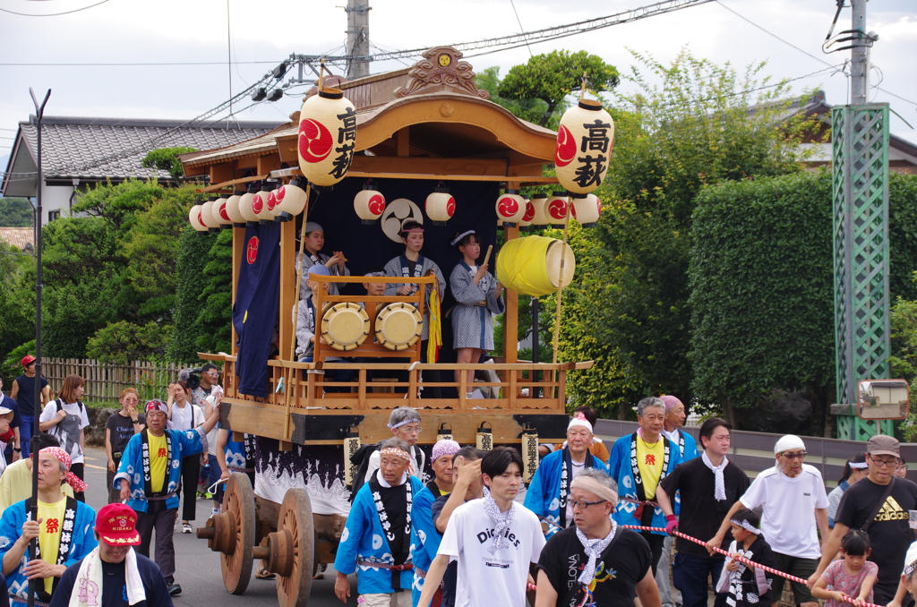 住宅街を進む