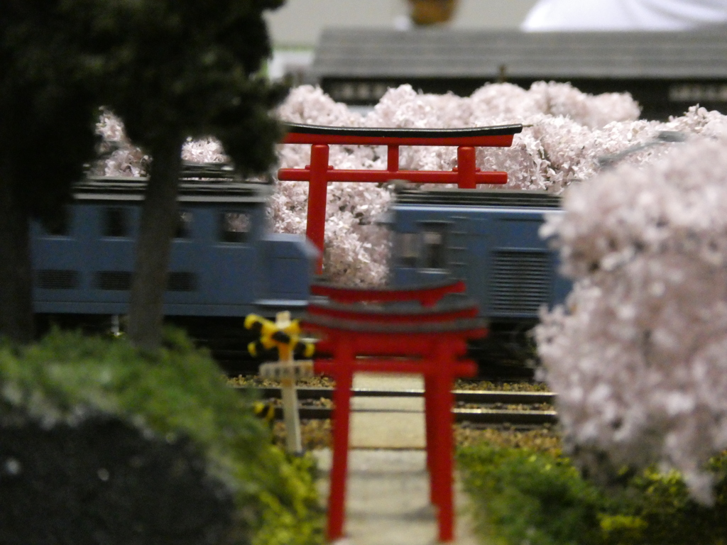 鳥居のある踏切