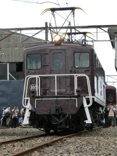 デキ100形105号(ローアングル)