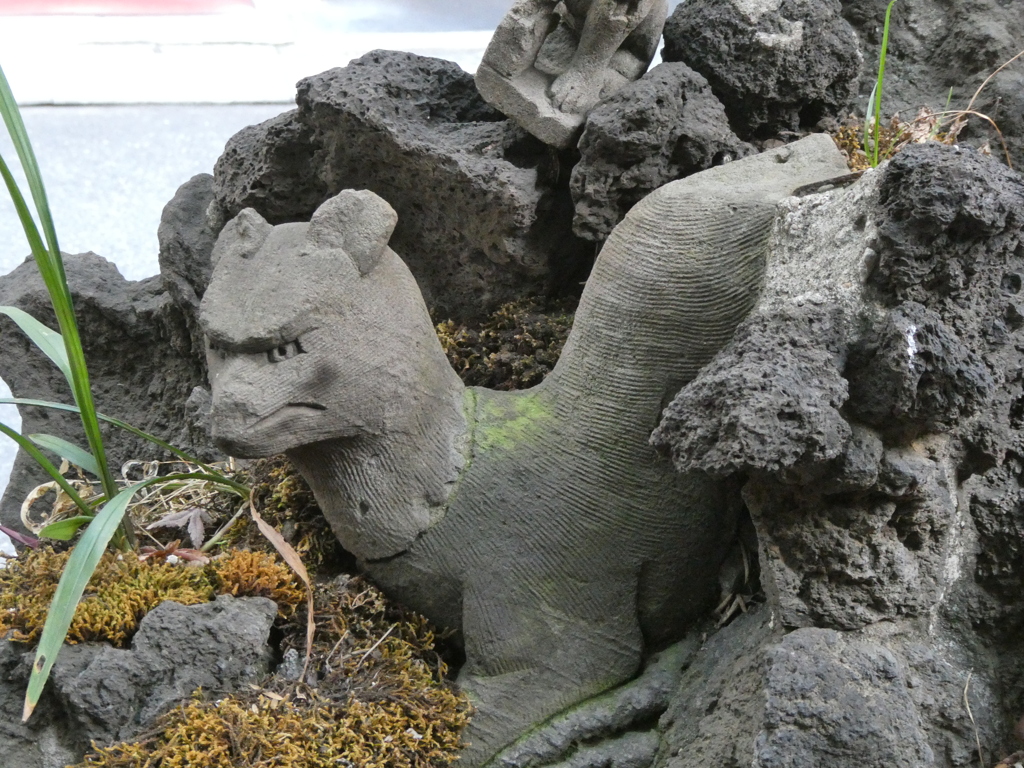 溶岩の中からお狐様？