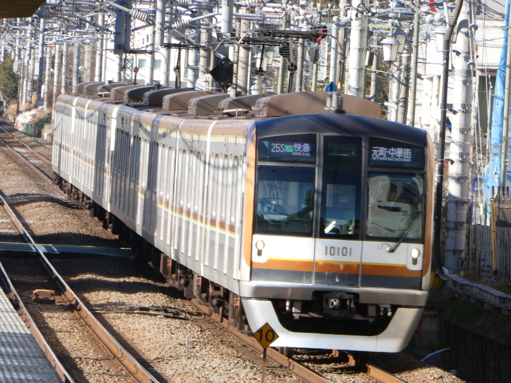 東京メトロ10000系トップナンバー
