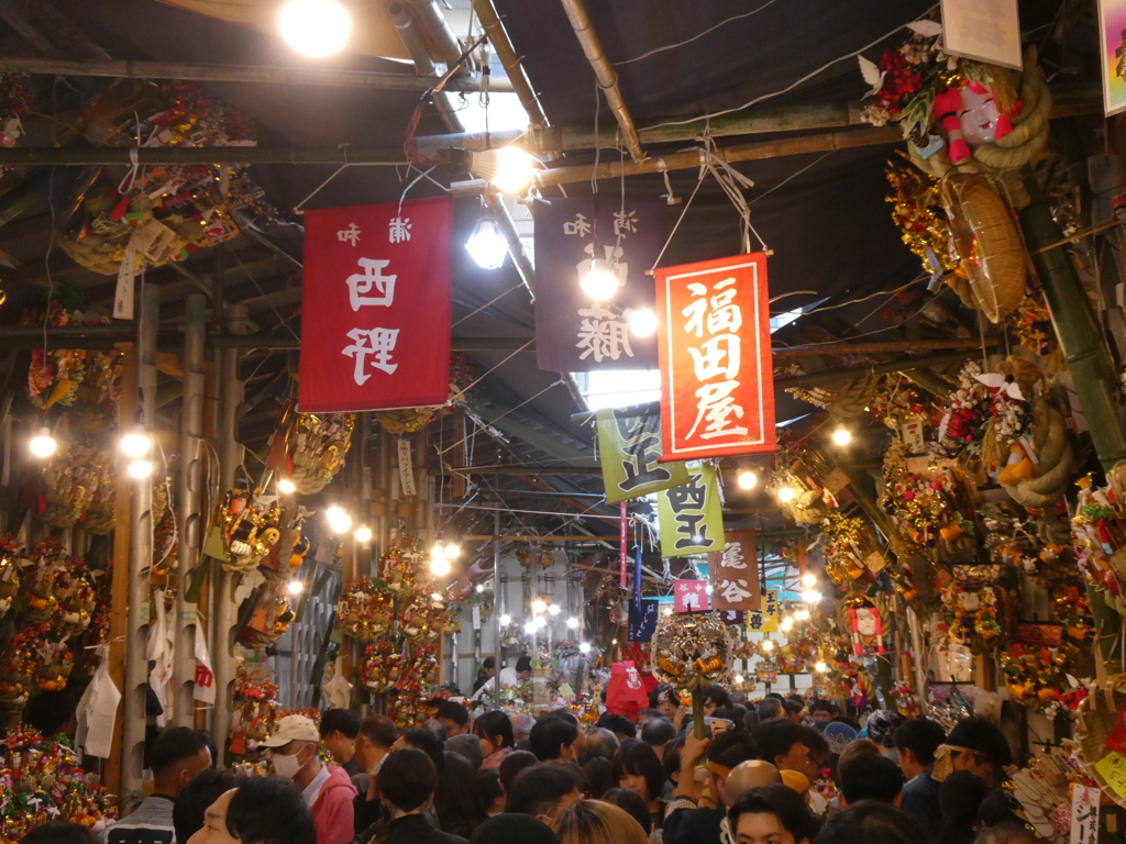 賑わう酉の市in鷲神社(2)