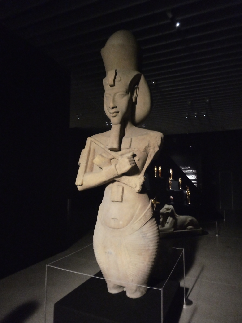 アクエンアテンの像