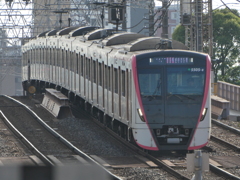 都営浅草線5500系の弓なりっ！