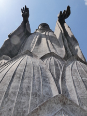 下から撮った牛久大仏