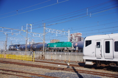 Ｅ２５７系とタンカートレイン