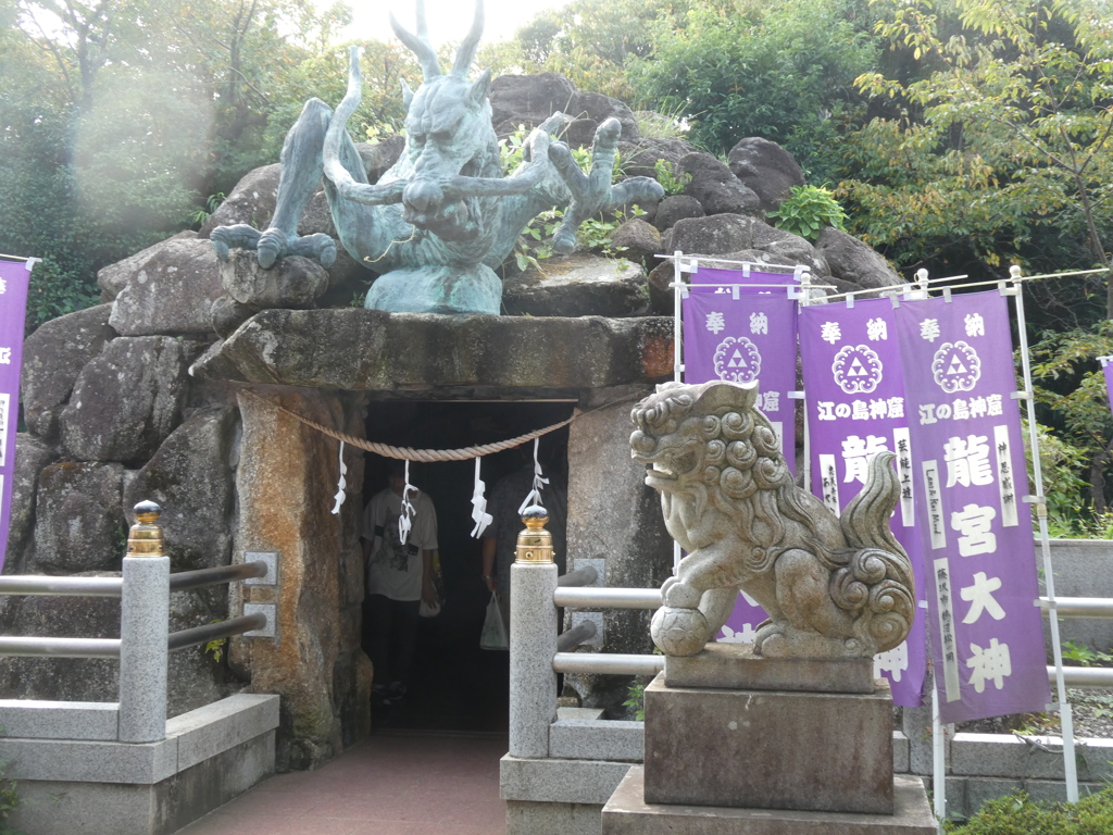 江島神社龍宮(わだつみのみや)