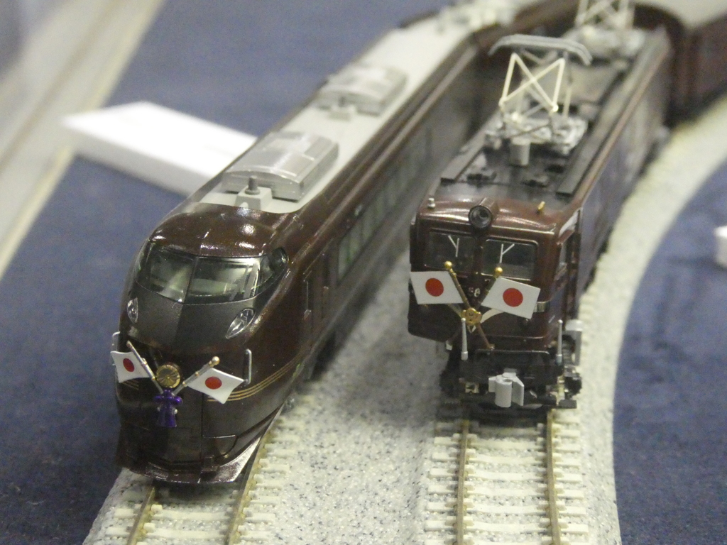 新旧お召列車