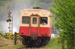 車体をくねらせ・・・