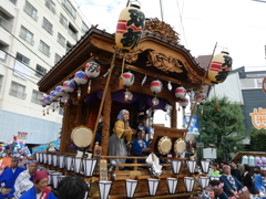 ヘアピンカーブを曲がる屋台