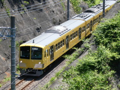 切通しを走る