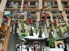 風鈴の門をくぐると・・・神社。