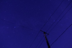 電柱と星空