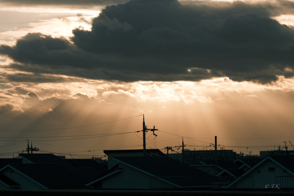 雲の向こうに