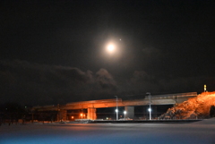 月と金星と高架橋