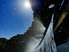 水しぶきがかかった青空