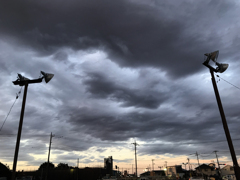 暗い空