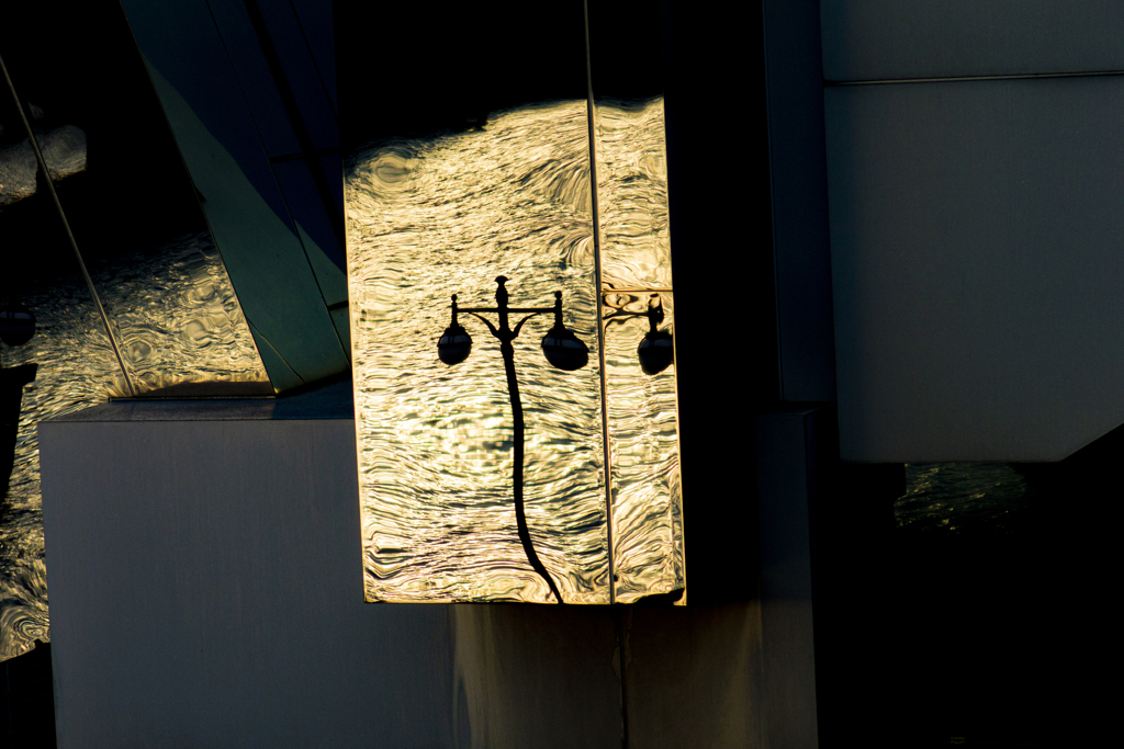 不思議な世界４